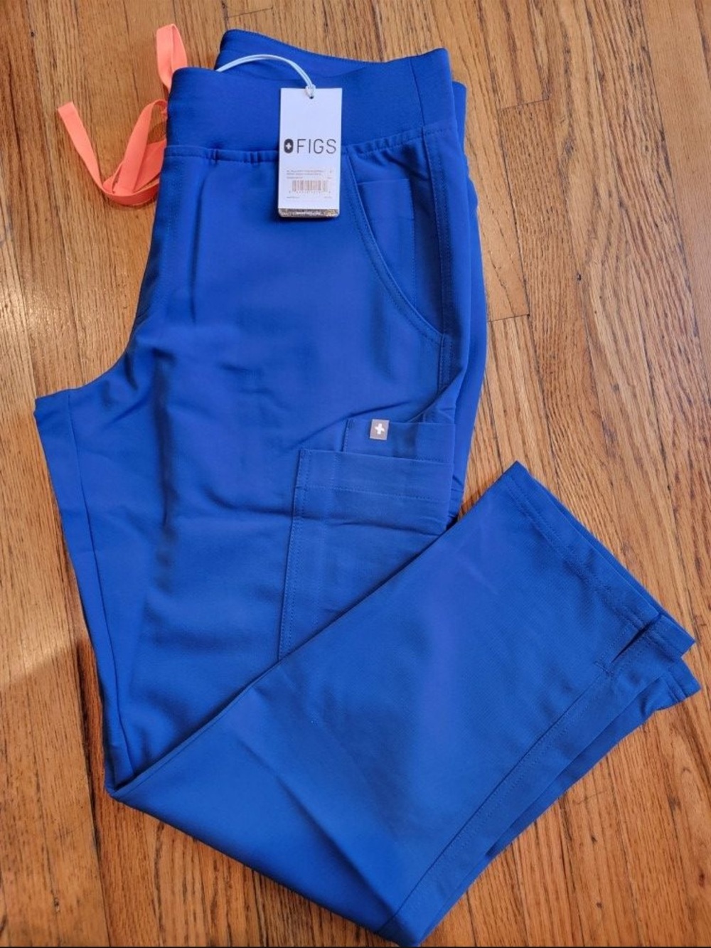 Medium Petite Winning Blue Figs scrub pants